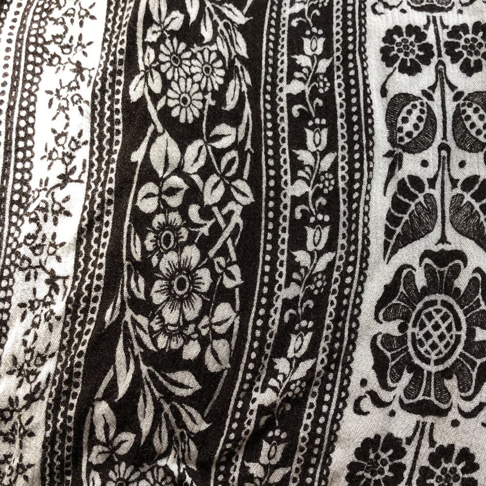 Patterned Halter Dress - Picture 4 of 4